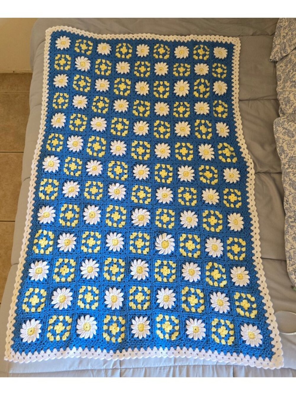 Hand Crocheted Daisy Design Baby Blanket Afghan 39X56 Toddler Baby Heirloom